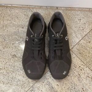On Cloud Running Mens Gym Shoe